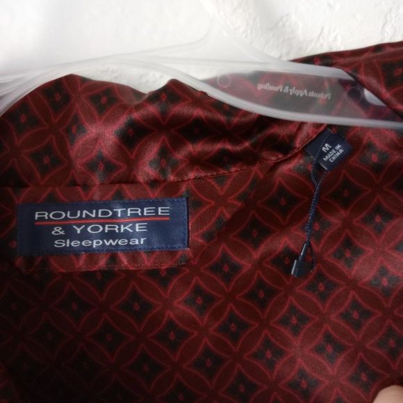 Roundtree & Yorke Sleepwear Men's Satin Geometric Pattern Sleep Shirt size M - Picture 7 of 8